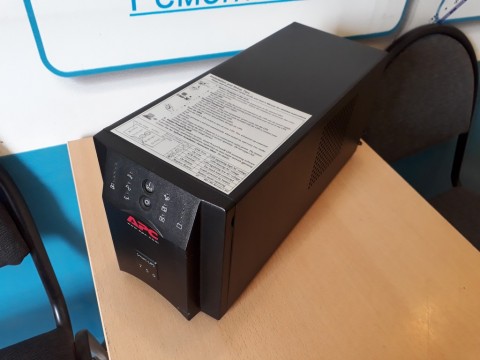 Источник бесперебойного питания APC Smart-UPS 750i, новый