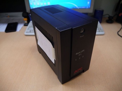 Источник бесперебойного питания APC Back-UPS BR500CI-RS, новый