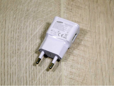 Зарядное устройство с USB выходом 2А, 5В, белый