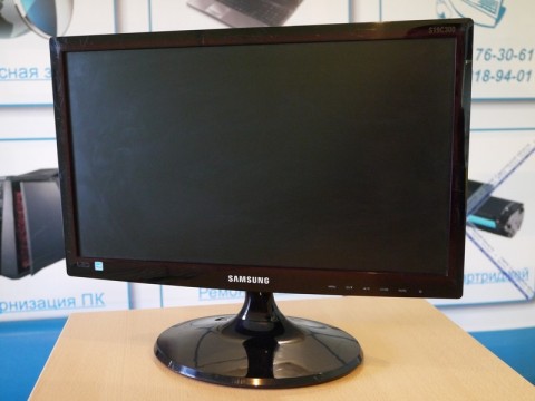 Монитор 19" Samsung S19C300 LED, с блоком питания, б/у