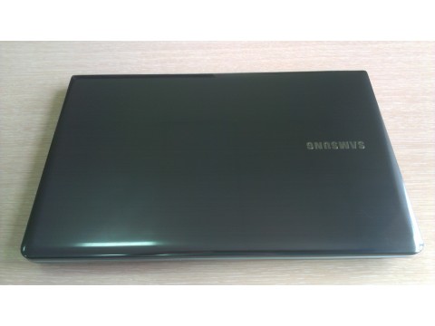 Верхняя крышка от ноутбука Samsung NP355V5C